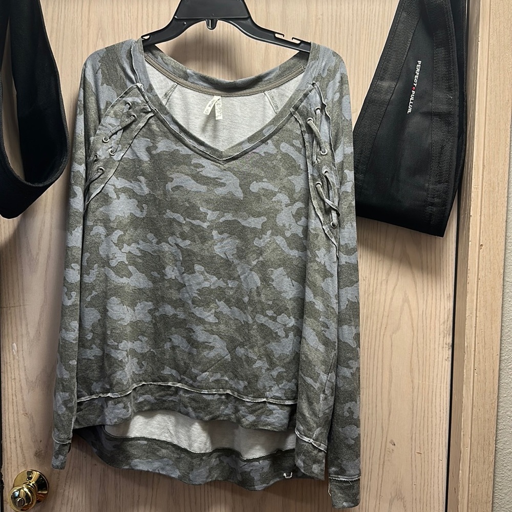 Super cute and over the shoulder sweater.